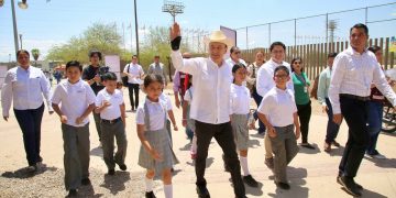 Gobernador Durazo destina la mayor inversión registrada en uniformes escolares; inicia distribución el 6 de mayo