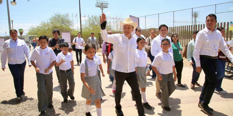 Gobernador Durazo destina la mayor inversión registrada en uniformes escolares; inicia distribución el 6 de mayo