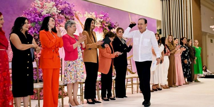 Gobernador Alfonso Durazo reconoce a madres trabajadoras al servicio del Gobierno de Sonora