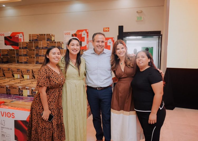 Destacan Toño Astiazarán y Patty Ruibal labor de mamás voluntarias en programa Desayunos Escolares en Hermosillo