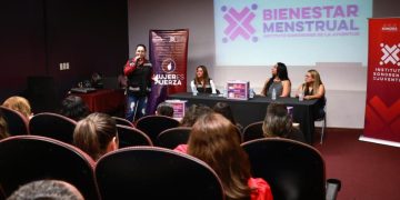 Entrega Gobierno de Sonora botiquines de Bienestar Menstrual en la Casa de la Cultura de Sonora