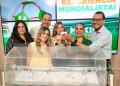 Premia Toño Astiazarán a hermosillense cumplida con la promoción Vive una Experiencia Mundialista