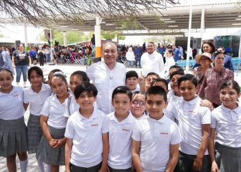 Arranca Gobernador Durazo entrega de más de 109 mil uniformes escolares gratuitos en Hermosillo