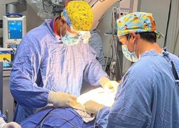 Realiza con éxito UMAE del IMSS Sonora cirugía de columna para corregir caso severo de escoliosis