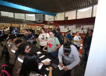 Entrega Gobernador Durazo más de 35 mil uniformes gratuitos en Cajeme antes del inicio de ciclo escolar