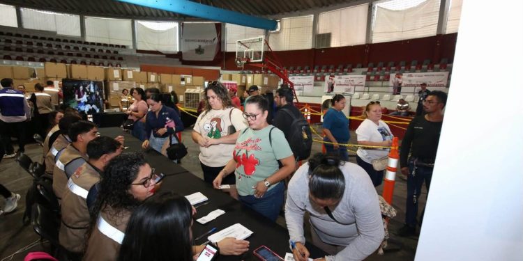 Entrega Gobernador Durazo más de 35 mil uniformes gratuitos en Cajeme antes del inicio de ciclo escolar